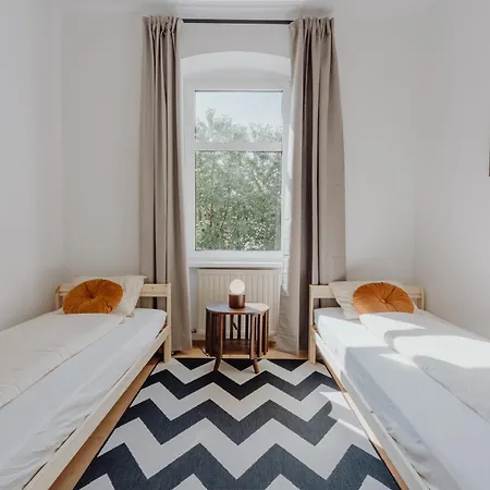 Charmanter Altbau Im Herzen Von Mit Self-checkin, Wlan Und 2 Getrennten Schlafzimmern Apartment *