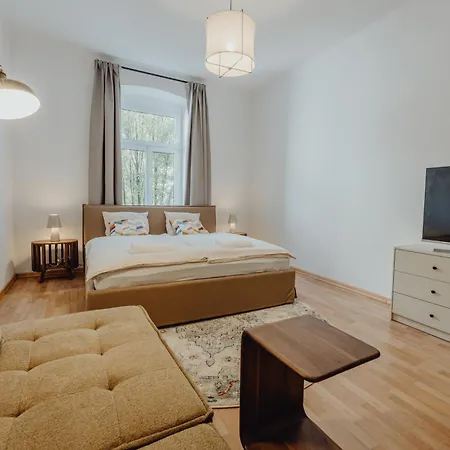 Charmanter Altbau Im Herzen Von Mit Self-checkin, Wlan Und 2 Getrennten Schlafzimmern Linz