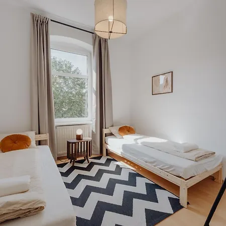 Charmanter Altbau Im Herzen Von Mit Self-checkin, Wlan Und 2 Getrennten Schlafzimmern *